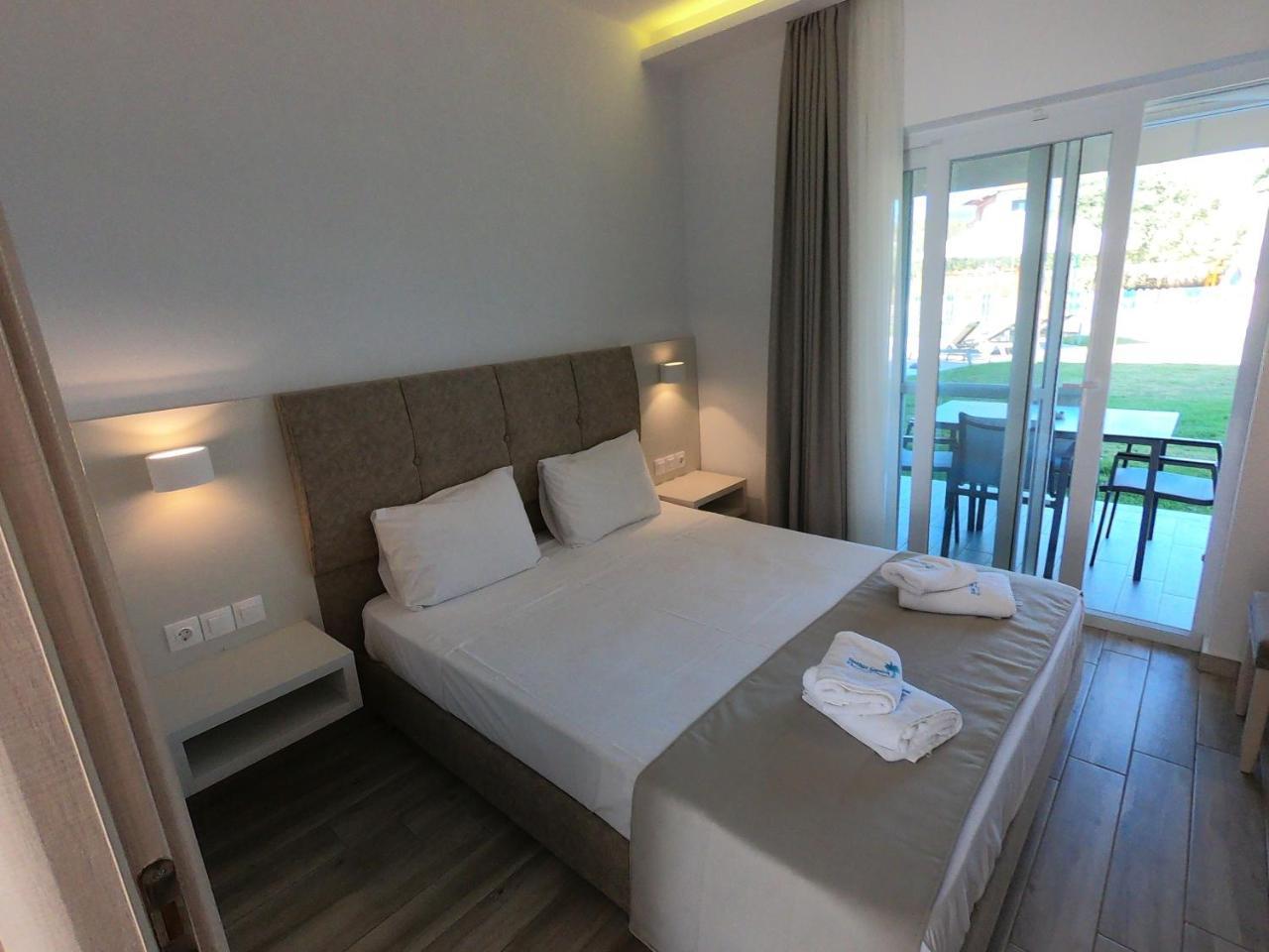 Finikas Garden Beach Resort Nikiti Dış mekan fotoğraf